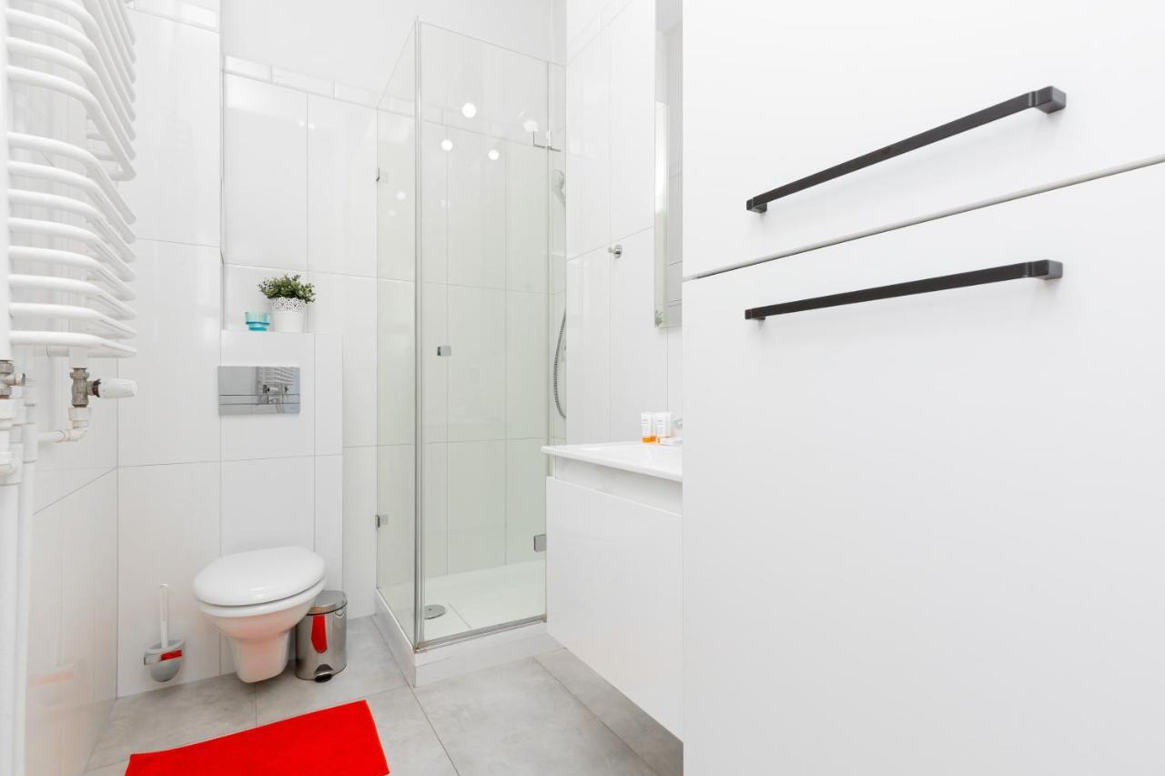 Downtown Studio Apartment Poznanska By Renters Варшава Экстерьер фото